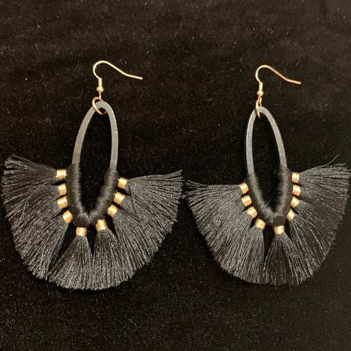 Aretes Motas Negras
