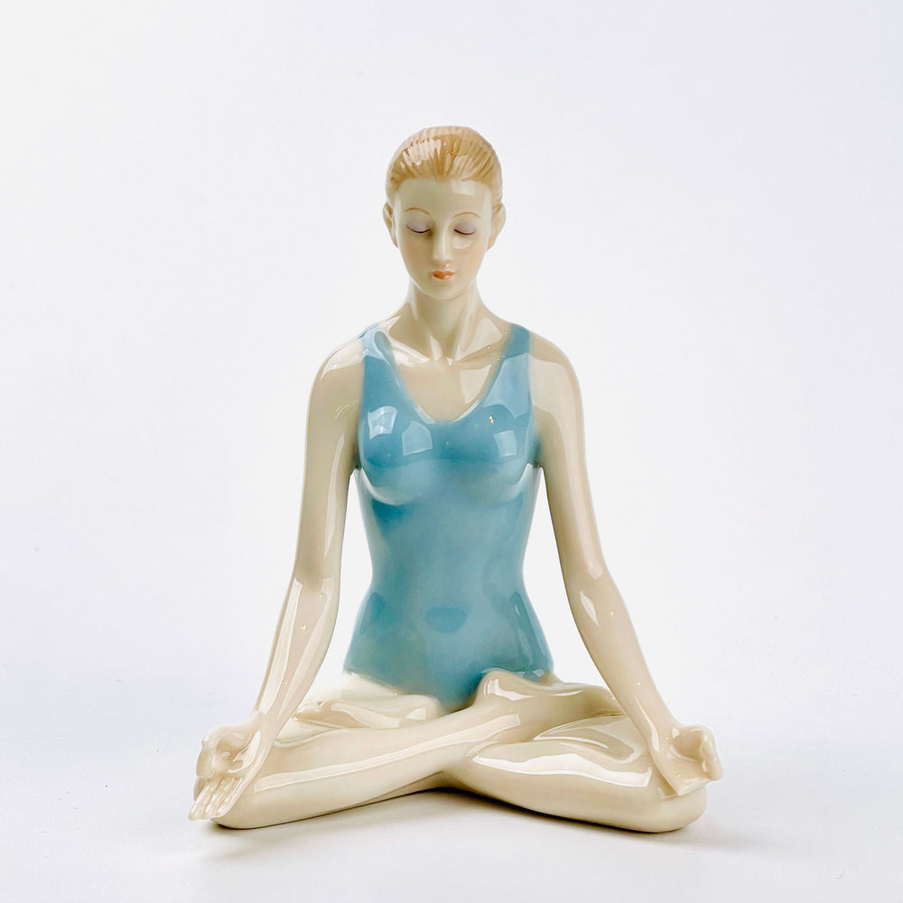 Figura Porcelana Mujer Yoga Padmasana