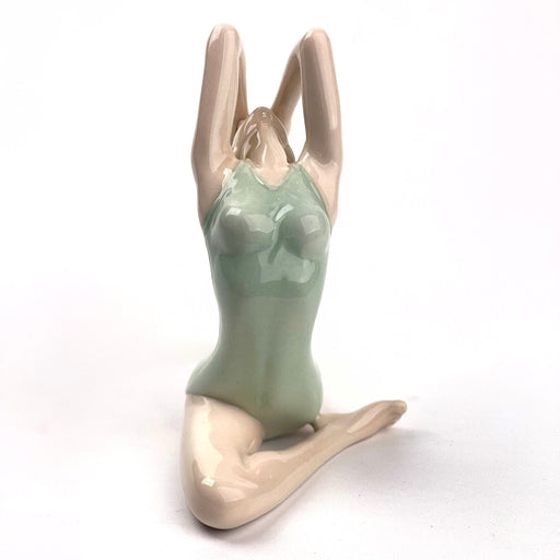 Figura Porcelana Mujer Yoga Paloma Kapotasana