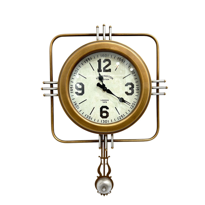 Reloj de pared dorado con péndulo
