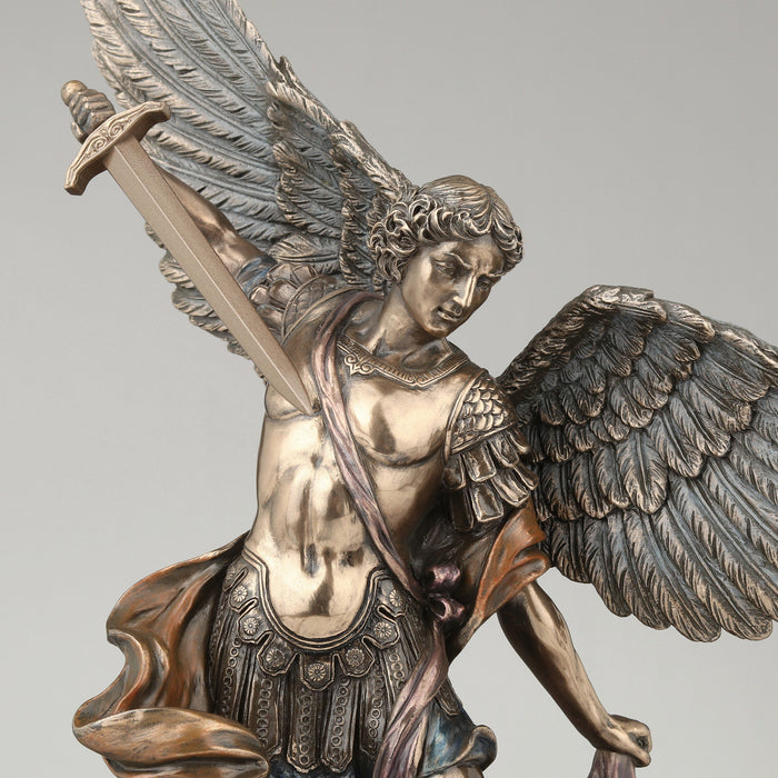 Estatuilla San Miguel Pisotea Al Demonio