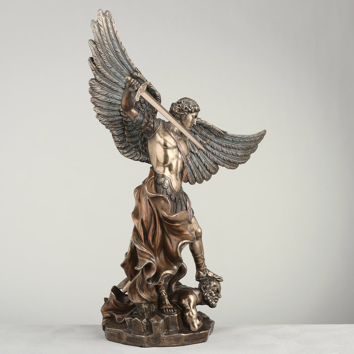 Estatuilla San Miguel Pisotea Al Demonio