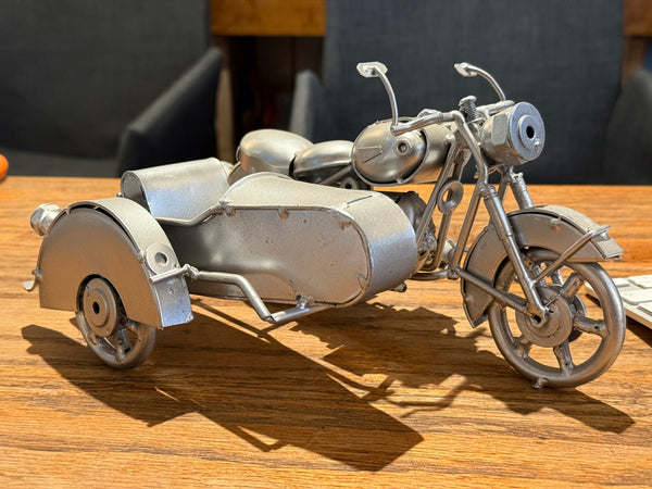 MOTOCICLETA A ESCALA SIDE WINDER GRIS