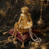Figura Mono Dorado con Recipiente