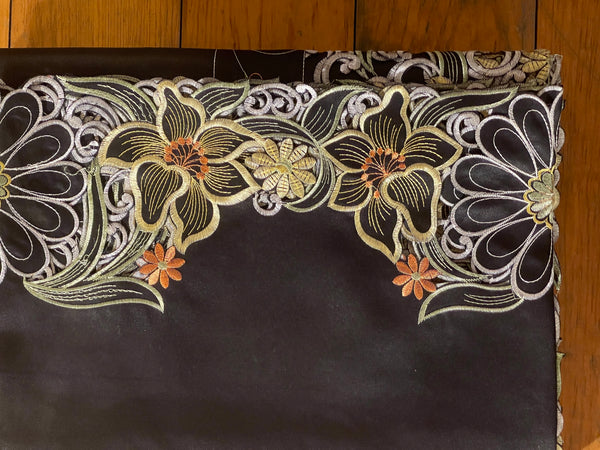 SET MANTEL PARA MESA NEGRO CON FLORES 180x320